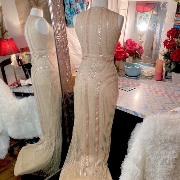 🌷BABEYOND🌷 Gold & Cream Coloured Sequinned Evening Dress - Picture 7 of 9